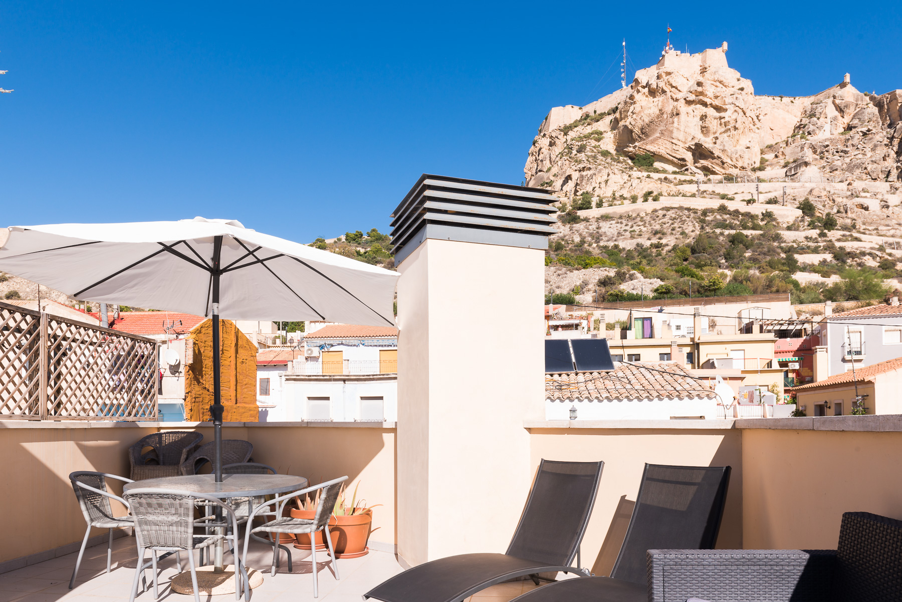 1 Bed Penthouse with 2 Terraces, Historic Centre