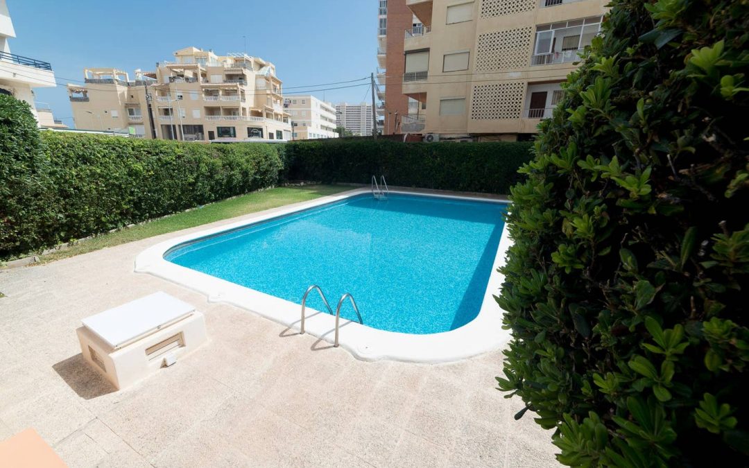 Piso con piscina y parking a 170 m. de la playa